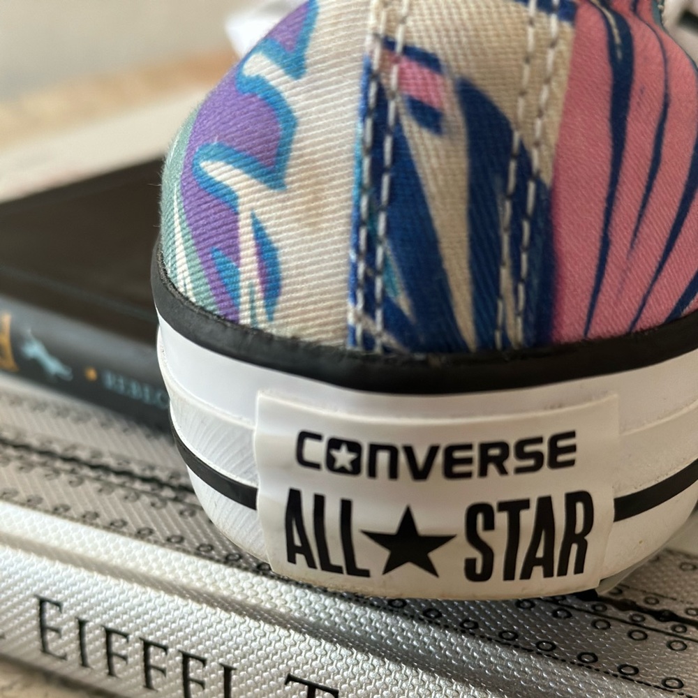 Floral Converse. Size 8 1/2.